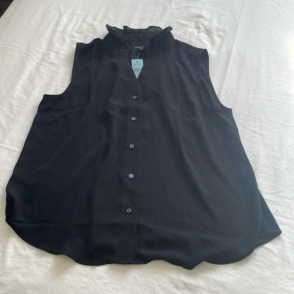 NWT Ann Taylor sleeveless ruffle button top